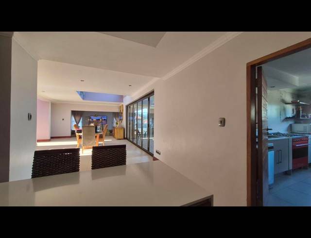 5 BEDROOM HOUSE FOR SALE IN RASLOUW GLEN